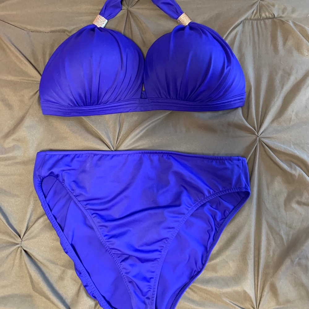 STILL AVAILABLE! Venus enhancer top bikini size 14